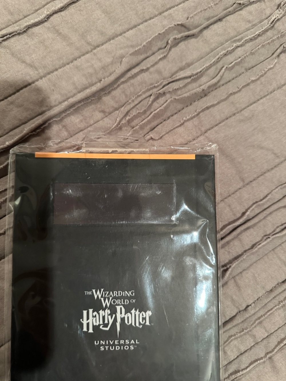 Warner Bros. Hogwarts Crest Beige & Black Lined Magnetic Notepad - Picture 2 of 2